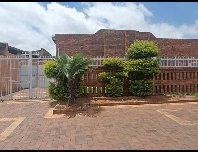 3 BEDROOM HOUSE FOR SALE IN ORLANDO EAST
